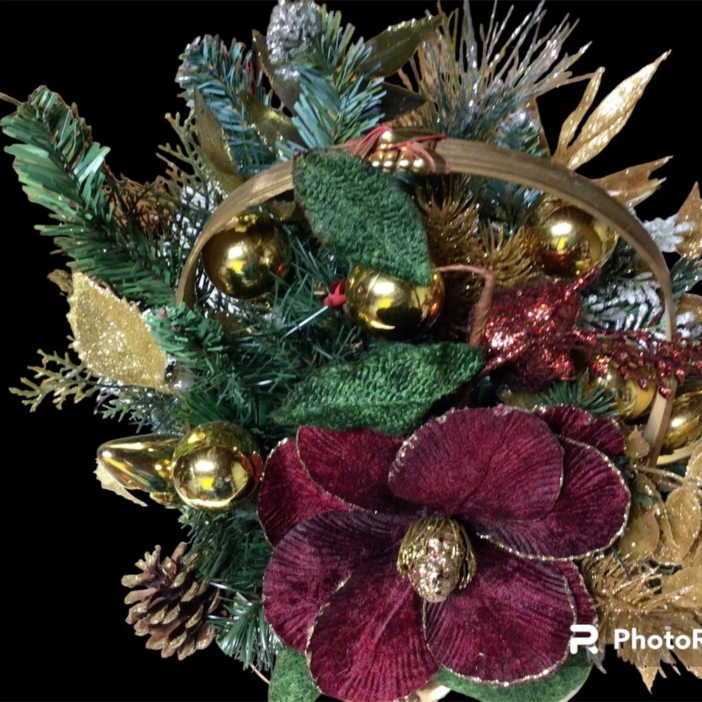 Beautiful Christmas Winter Basket Floral Centerpiece Gold Tone Decor